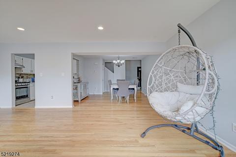 182 Vista Dr #182, Cedar Knolls, NJ 07927