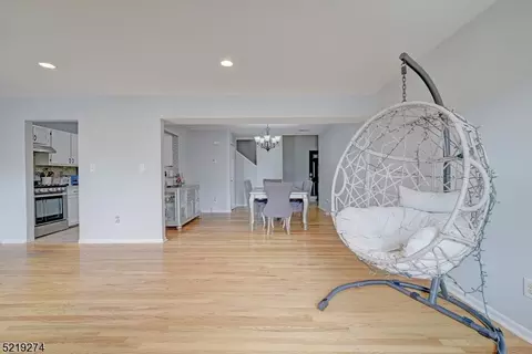 182 Vista Dr #182, Cedar Knolls, NJ 07927