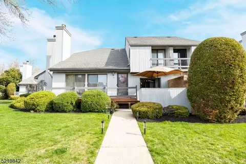 22 Wisteria Ct, South Brunswick, NJ 08852