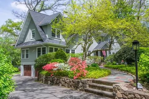 75 Pollard Rd, Mountain Lakes, NJ 07046