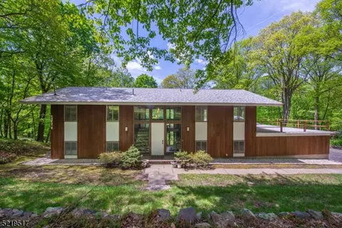121 Holly Ln, Boonton, NJ 07005
