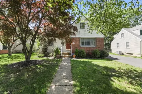 15 Diana Rd, Morris Plains, NJ 07950