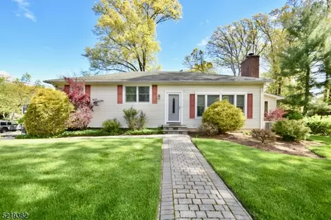 18 Woodfield Dr, Hanover, NJ 07981