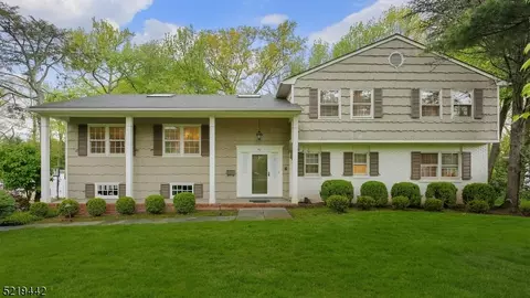 67 Green Hill Rd, Springfield, NJ 07081