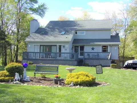 2 Susan Ln, Byram Township, NJ 07821