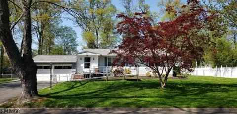 8 Sweetwood Ct, Parsippany, NJ 07054