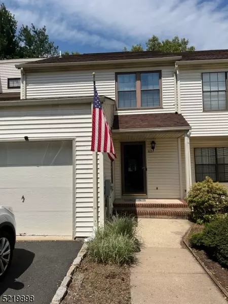 303 Jamestown Ct, Flemington, NJ 08822