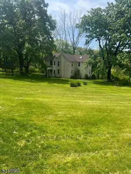 323 Tunnel Rd, Bethlehem Twp., NJ 08802