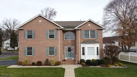 7 Norwood Cir, Clark, NJ 07066