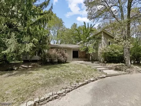 1 Exeter Ln, Morristown, NJ 07960
