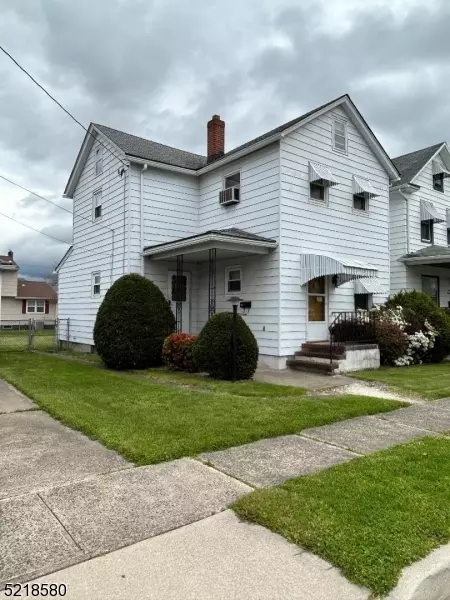116 N 8th Ave, Manville, NJ 08835