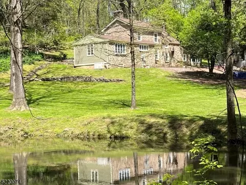37 Brookville Hollow Rd, Stockton, NJ 08559