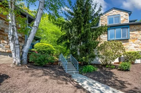 63 Overlook Dr, Hackettstown, NJ 07840