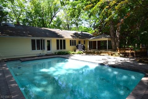 418 Warrenville Rd, Green Brook, NJ 08812