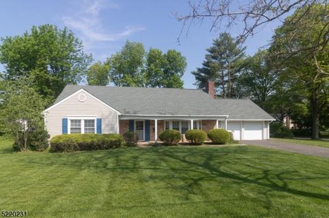18 Buttonwood Dr, Franklin Twp, NJ 08873