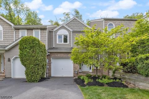 100 Edgefield Dr, Morris Plains, NJ 07950
