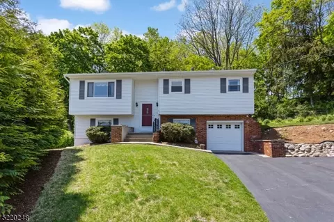7 Jay Ct, Hackettstown, NJ 07840