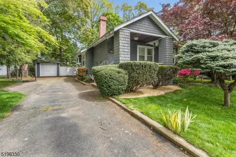51 Charles St, Metuchen, NJ 08840