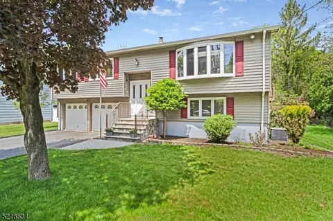 19 Beacon Rd, Hopatcong, NJ 07843
