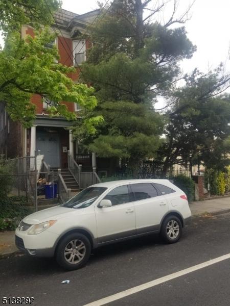 754 S 19th St, Newark, NJ 07103
