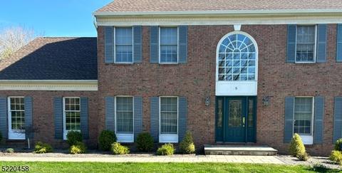 8 Triumph Ct, Mount Olive, NJ 07836