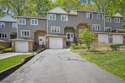 96 Stockton Ct, Morris Plains, NJ 07950