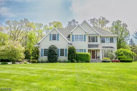 26 Robin Dr, Jefferson, NJ 07438