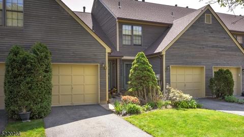 46 B Manchester Ln #B, West Milford, NJ 07480