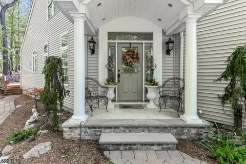 97 Zachary Way, Mount Arlington, NJ 07856