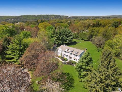 15 Gleneagles Dr, Lebanon, NJ 08833