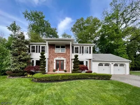 33 Elisa Ln, Clark, NJ 07066