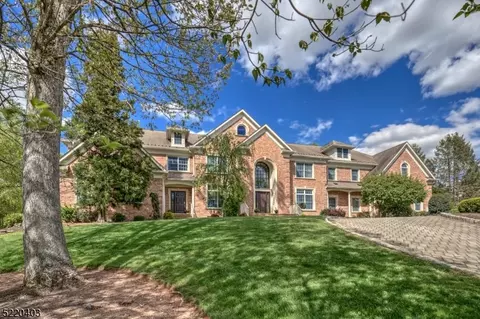 12 Kensington Ct, Warren, NJ 07059