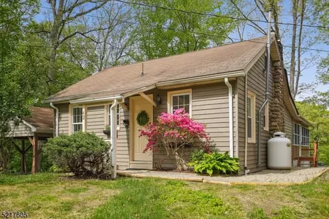 42 Pequot Trl, Jefferson, NJ 07438