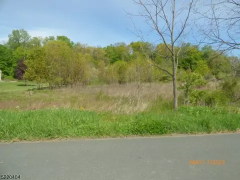 510 Maple Ln, Allamuchy Twp, NJ 07821