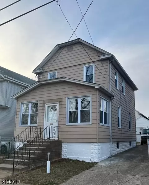 210 W 17th St, Linden, NJ 07036