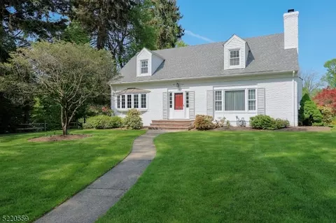 156 Greenwood Rd, Mountainside, NJ 07092
