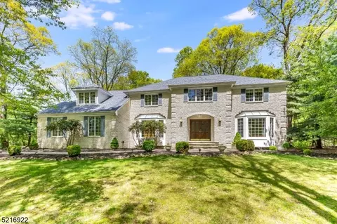 16 Gentry Dr, Washington Twp, NJ 07853