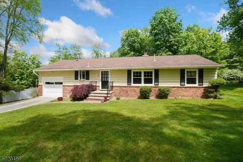 5 Kennedy Pl, Sparta, NJ 07871