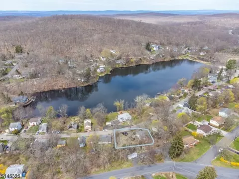 43 E Shore Trl, Hardyston, NJ 07460