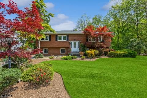 31 E Cedar St, Livingston, NJ 07039