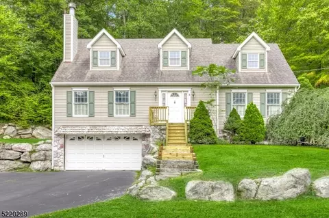 26 Woodland Hills Dr, Sussex, NJ 07461