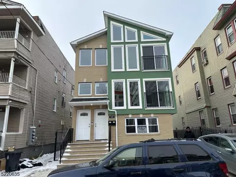 835 S 18th St, Newark, NJ 07108