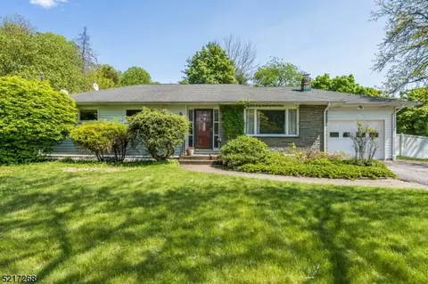 10 Hawks Schoolhouse Rd, Bloomsbury, NJ 08804