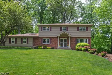 17 Forrest Rd, Randolph, NJ 07869