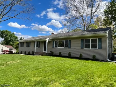 9 Strawberry Ln, Hillsborough Twp, NJ 08844