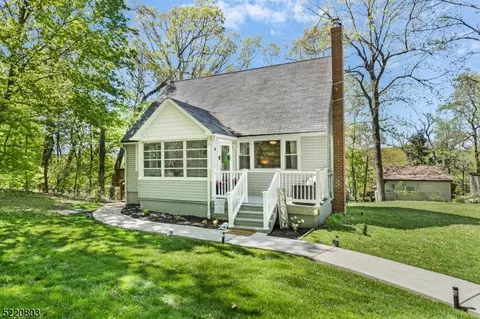 31 Rockawack Oval, Jefferson, NJ 07849