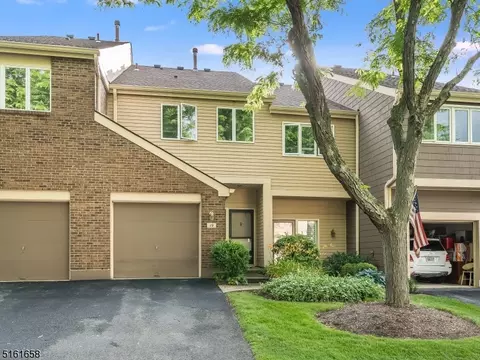 19 Bedford Ct, Madison, NJ 07940