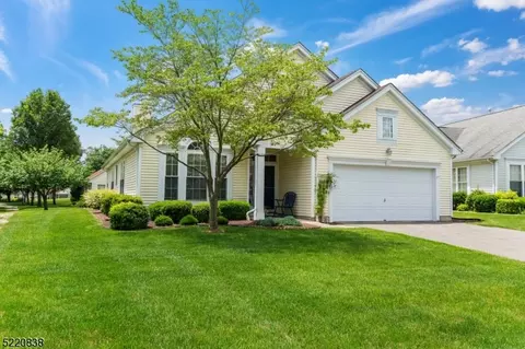 9 Stafford Ln, Belvidere, NJ 07823