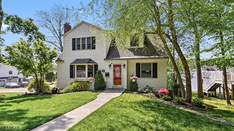 17 Lake Dr E, Wayne, NJ 07470 photo 1