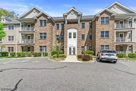 88 Zachary Way, Mount Arlington, NJ 07856